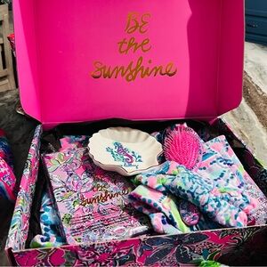 Vibrant Lilly Pulitzer Bath Set “Be the Sunshine”